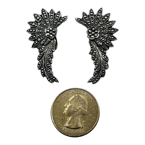 Vintage Clip On Earrings, Made in W. Germany, Silvertone, Feather Look, Must See - Picture 2 of 5